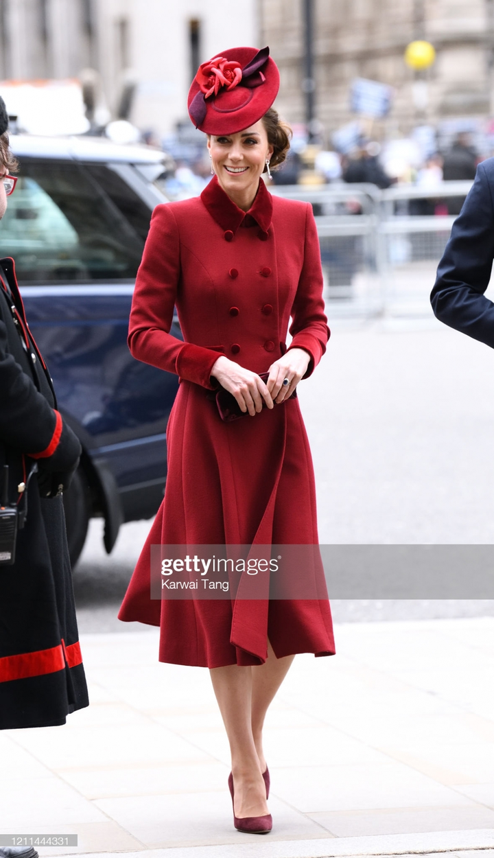 'Soi' những lần mặc lại đồ cũ cực 'chất' của các biểu tượng thời trang - 17