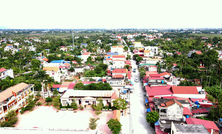 Cán bộ đại lý thu không quản đêm tối tới từng nhà dân vận động tham gia BHXH - 2