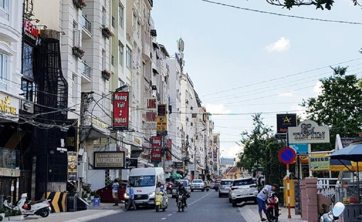 Ô tô du lịch đổ về Đà Lạt, ùn ứ ở chốt kiểm dịch đèo Chuối - 5