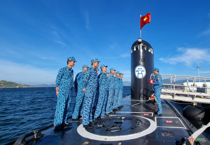 Ảnh: Chi bộ trong lòng đại dương - 1