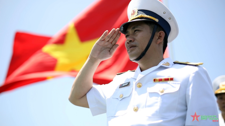 Ảnh: Chi bộ trong lòng đại dương - 2