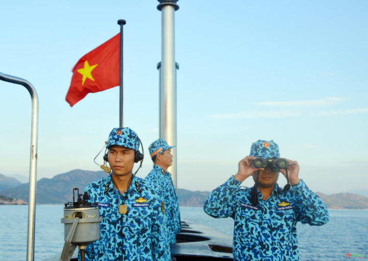 Ảnh: Chi bộ trong lòng đại dương - 5