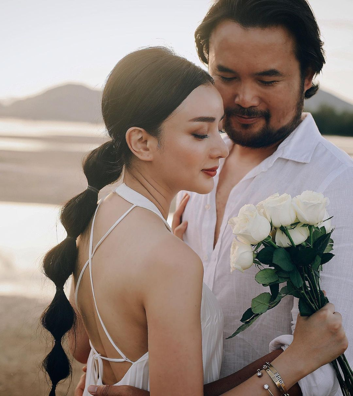 Nên duyên ở sân bay, cô gái vô tình lấy được chồng có sở thích mua nhà, tậu xe - 5