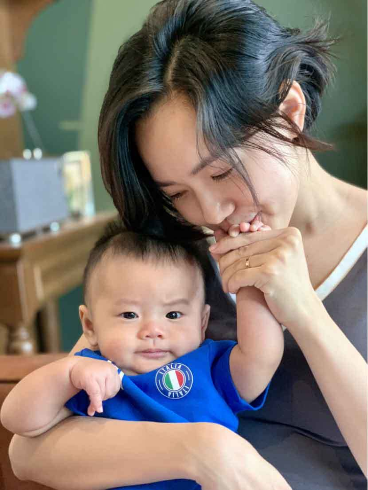 MC Khánh Vân hạnh phúc với chồng nhạc trưởng sau khi rời VTV - 5