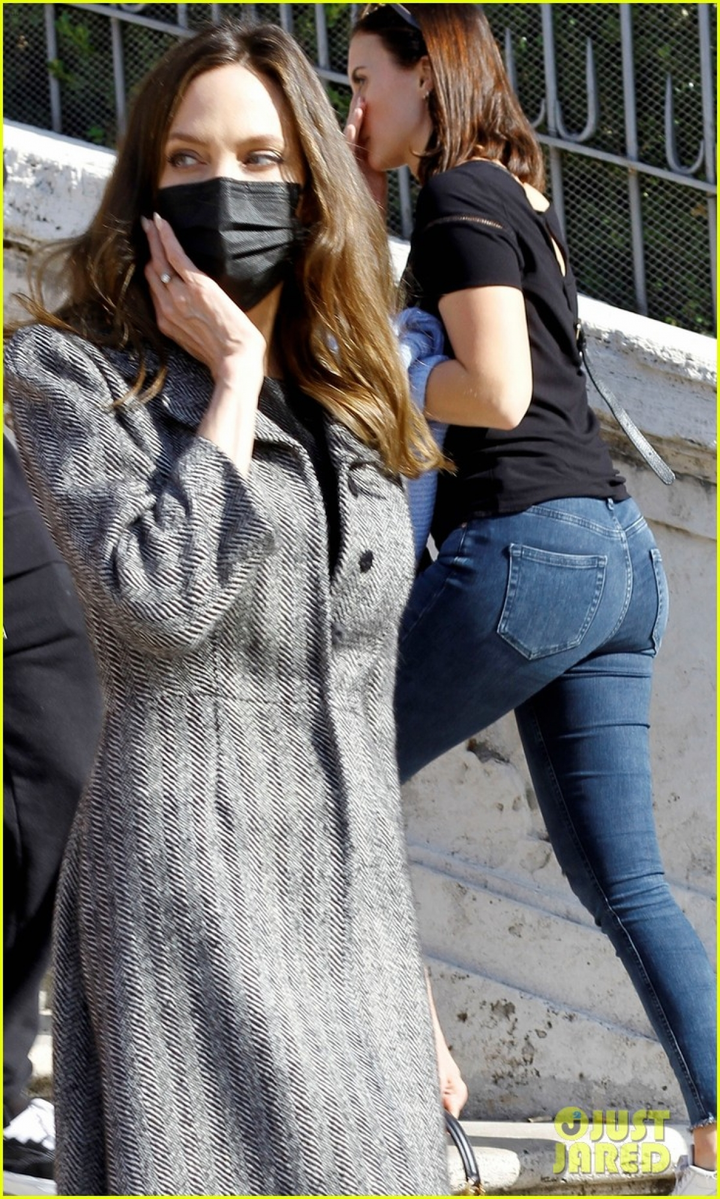 Bàn tay gân guốc và vẻ gầy guộc của Angelina Jolie khiến fan lo lắng - 1