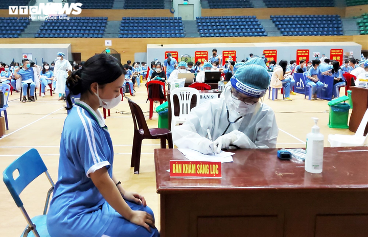 Ảnh: Đà Nẵng tiêm vaccine COVID-19 cho học sinh từ 15 đến dưới 18 tuổi - 5