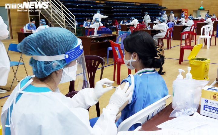 Ảnh: Đà Nẵng tiêm vaccine COVID-19 cho học sinh từ 15 đến dưới 18 tuổi - 6