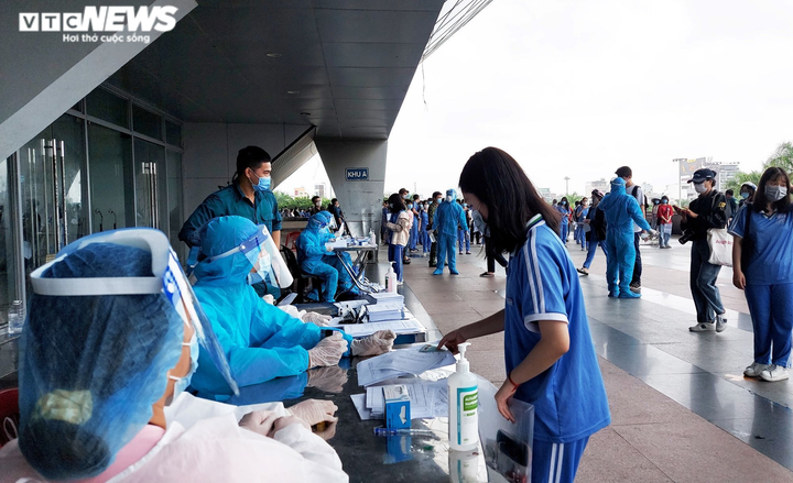 Ảnh: Đà Nẵng tiêm vaccine COVID-19 cho học sinh từ 15 đến dưới 18 tuổi - 4