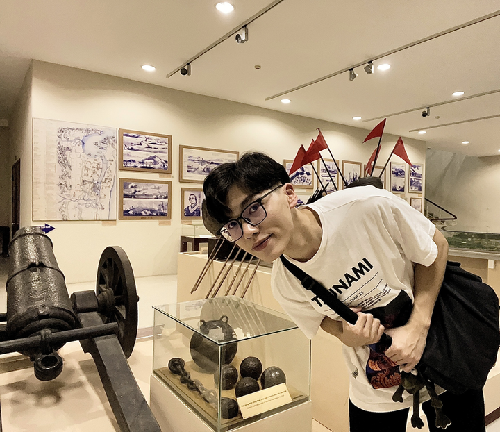 Cãi lời ba mẹ đăng ký ĐH Ngoại thương, 9X tốt nghiệp thủ khoa điểm gần tuyệt đối - 2