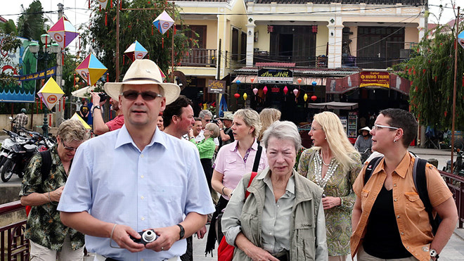 Chính phủ đồng ý lộ trình thí điểm 3 giai đoạn đón khách quốc tế - 1