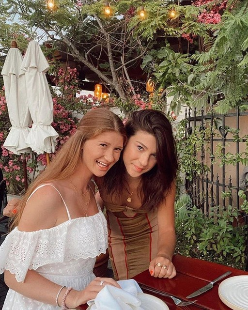 Vẻ đẹp gợi cảm của con gái út Bill Gates - 8