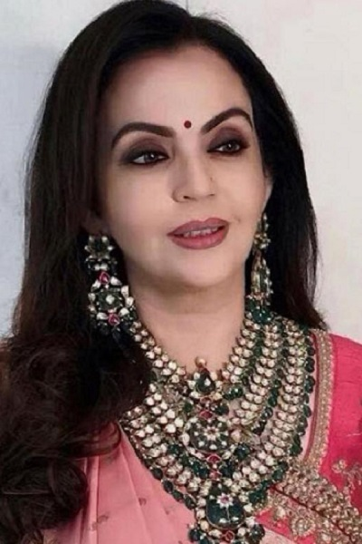 'Soi' những món đồ hàng hiệu siêu xa xỉ của vợ người giàu nhất Ấn Độ - 2