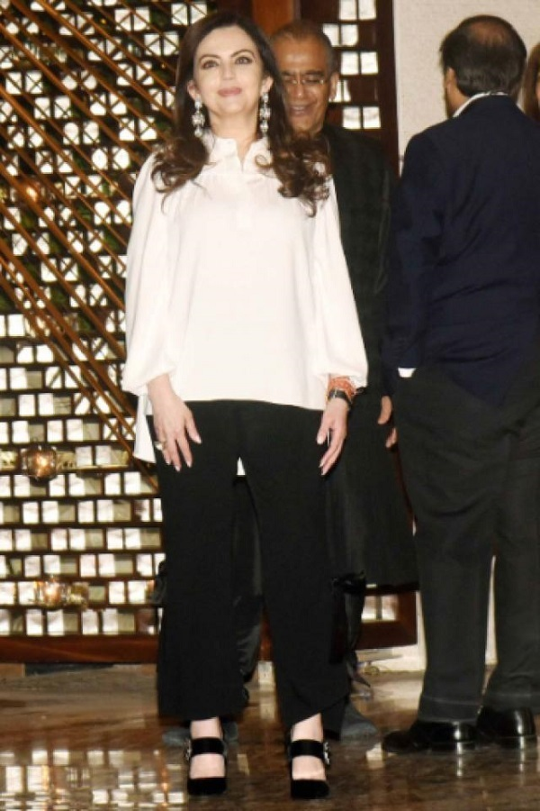 'Soi' những món đồ hàng hiệu siêu xa xỉ của vợ người giàu nhất Ấn Độ - 3