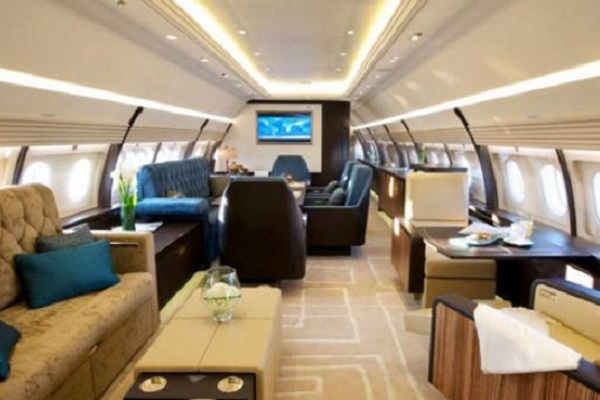 'Soi' những món đồ hàng hiệu siêu xa xỉ của vợ người giàu nhất Ấn Độ - 7