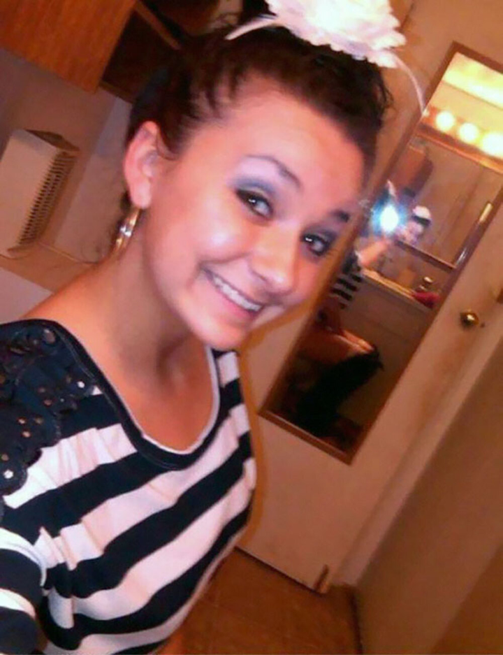 Muôn kiểu 'sự cố' vô tình lọt vào ống kính selfie, từ hài hước đến thót tim - 4