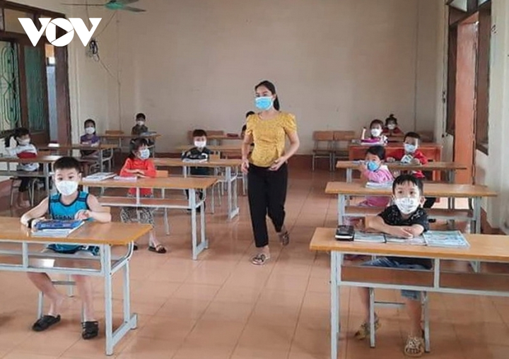 Mở lớp học trực tiếp ngay trong khu cách ly tập trung - 2