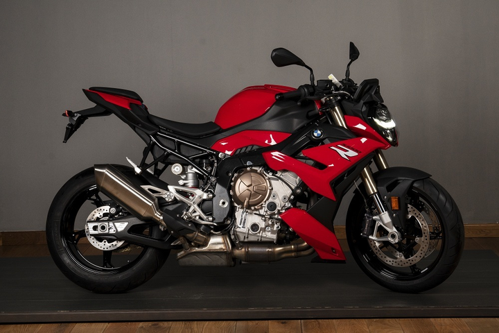 BMW S 1000R hoàn toàn mới: Linh hoạt, mạnh mẽ, thách thức bản lĩnh - 4