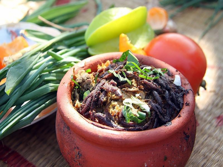 Lạ miệng món rươi kho niêu đất ở Hải Dương, phải đợi 5 tiếng đồng hồ mới được ăn - 2