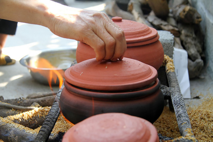 Lạ miệng món rươi kho niêu đất ở Hải Dương, phải đợi 5 tiếng đồng hồ mới được ăn - 5