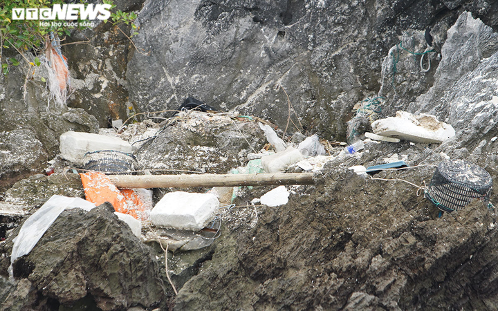 Ảnh: Rác thải đại dương trôi dạt khắp nơi trên vịnh Bái Tử Long, Quảng Ninh - 7