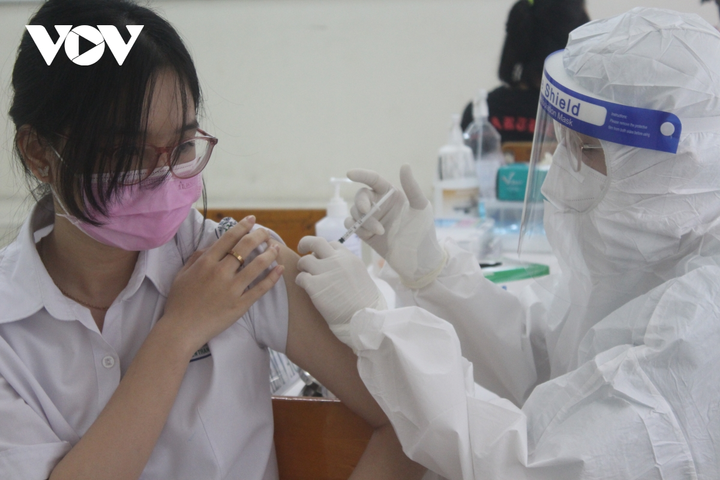 Phụ huynh, học sinh cuối cấp ở TP.HCM mong sớm được đến trường - 2