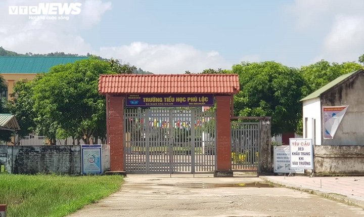 Hà Tĩnh: Bà bán xôi liên quan 2 ca F0, gần 500 học sinh phải nghỉ học - 1