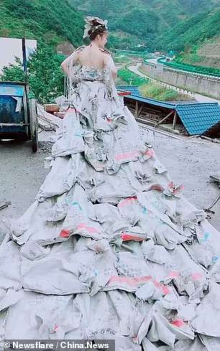 Độc lạ áo dài từ vật liệu tái chế  Báo Phụ Nữ