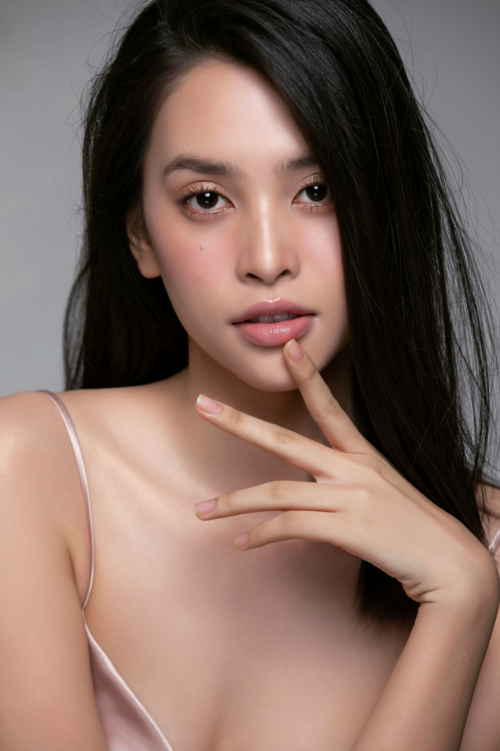 Gương mặt hoàn hảo không 'góc chết' của Hoa hậu Tiểu Vy - 4