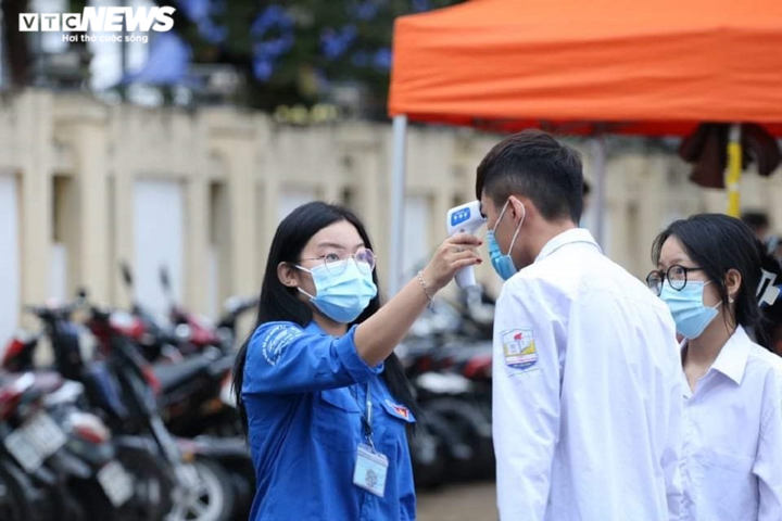 Hơn 30.000 học sinh Hà Tĩnh tạm dừng đến trường - 1