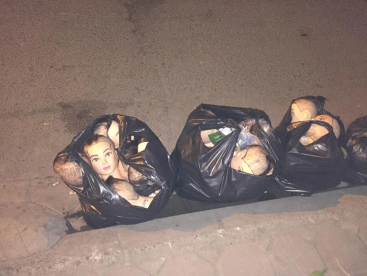 Đi đổ rác đêm, bạn trẻ bỏ chạy lập tức khi thấy chiếc túi đen ở góc đường - 2