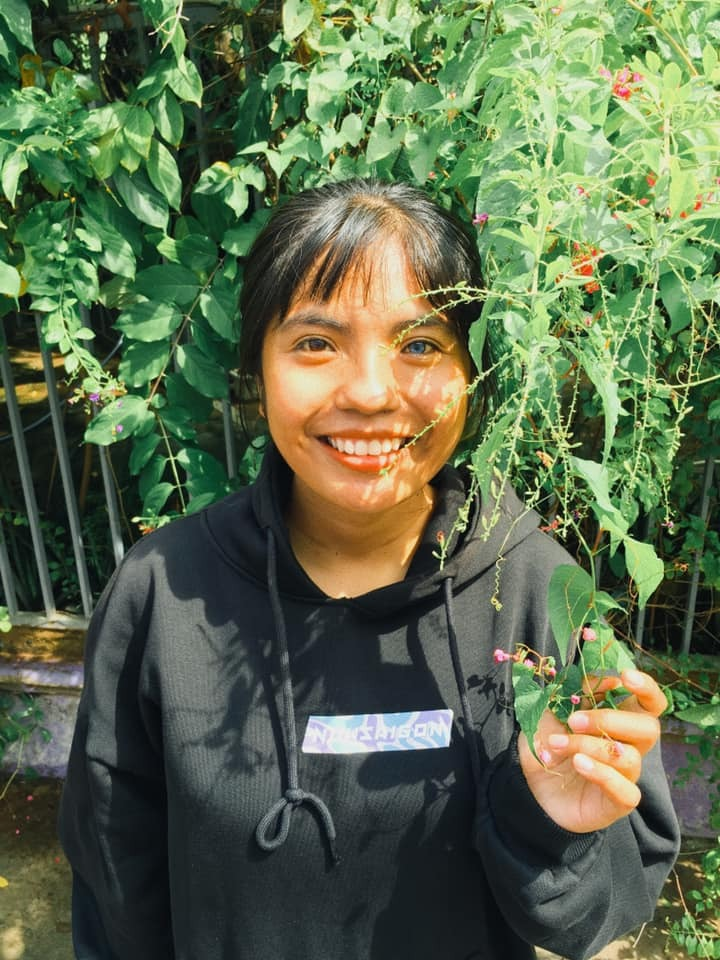 Cô gái có đôi mắt 2 màu gây bão MXH ngày ấy nay đã là nữ sinh năm hai xinh xắn - 7