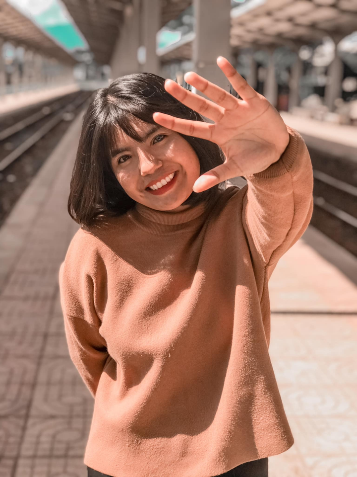 Cô gái có đôi mắt 2 màu gây bão MXH ngày ấy nay đã là nữ sinh năm hai xinh xắn - 9