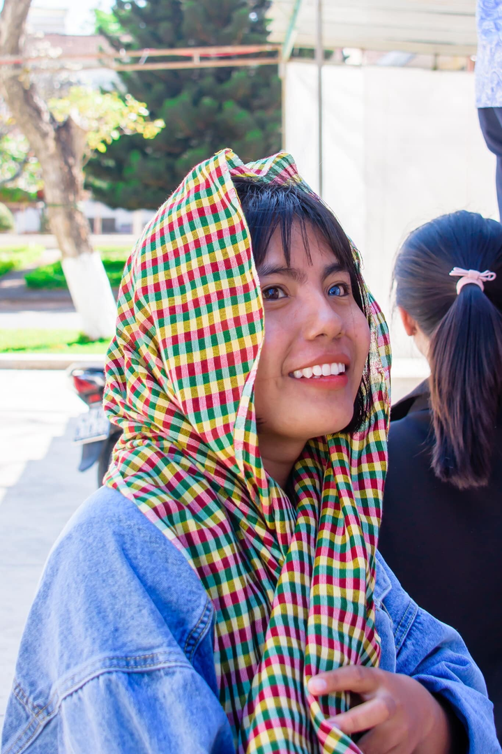 Cô gái có đôi mắt 2 màu gây bão MXH ngày ấy nay đã là nữ sinh năm hai xinh xắn - 3