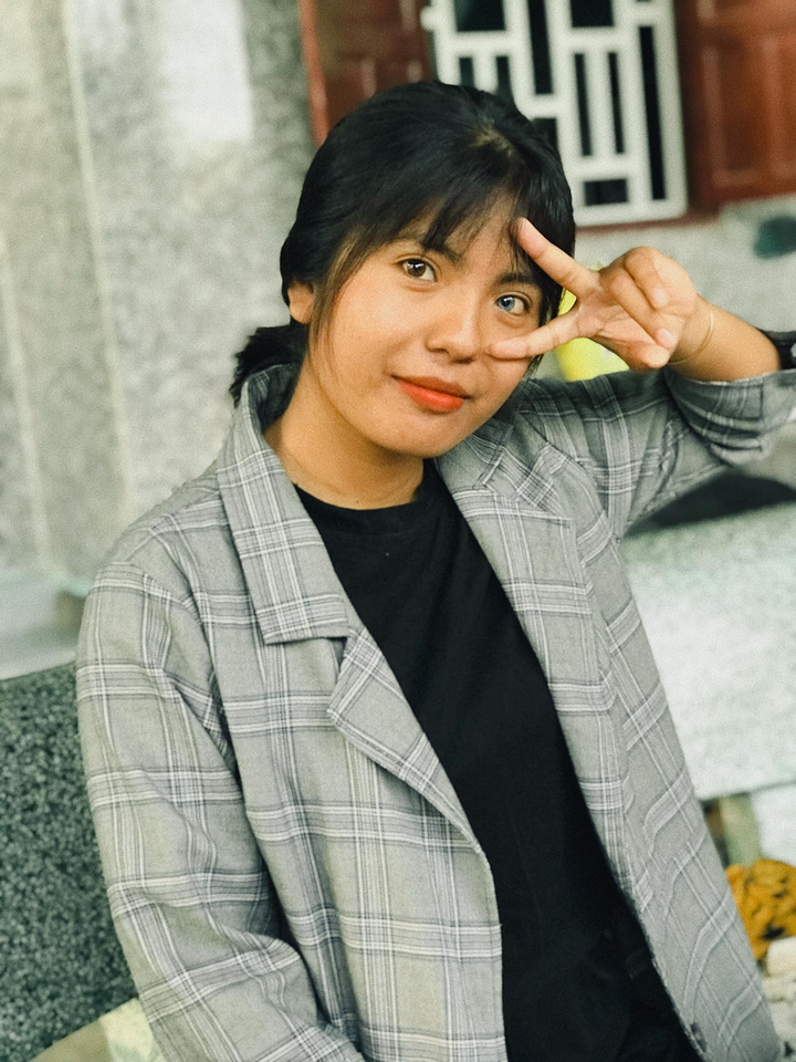 Cô gái có đôi mắt 2 màu gây bão MXH ngày ấy nay đã là nữ sinh năm hai xinh xắn - 5