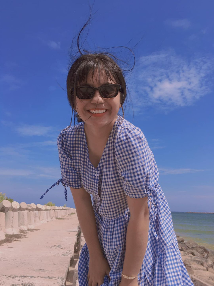 Cô gái có đôi mắt 2 màu gây bão MXH ngày ấy nay đã là nữ sinh năm hai xinh xắn - 10