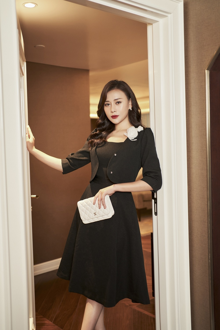 Bị chê mặc xấu trong Hương vị tình thân, Phương Oanh lột xác, khoe vẻ sang chảnh - 7