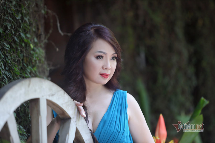 Nhan sắc trẻ mãi không già của NSND Thái Bảo ở tuổi U60 - 6