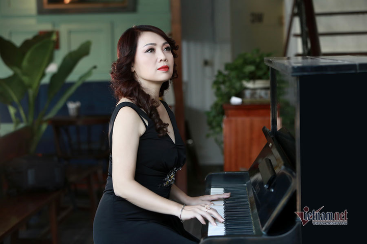 Nhan sắc trẻ mãi không già của NSND Thái Bảo ở tuổi U60 - 12