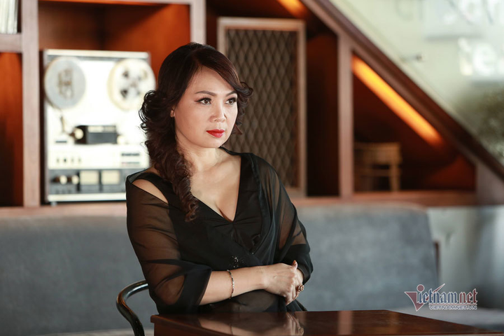 Nhan sắc trẻ mãi không già của NSND Thái Bảo ở tuổi U60 - 11