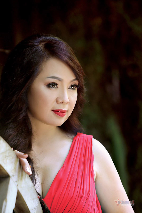 Nhan sắc trẻ mãi không già của NSND Thái Bảo ở tuổi U60 - 14