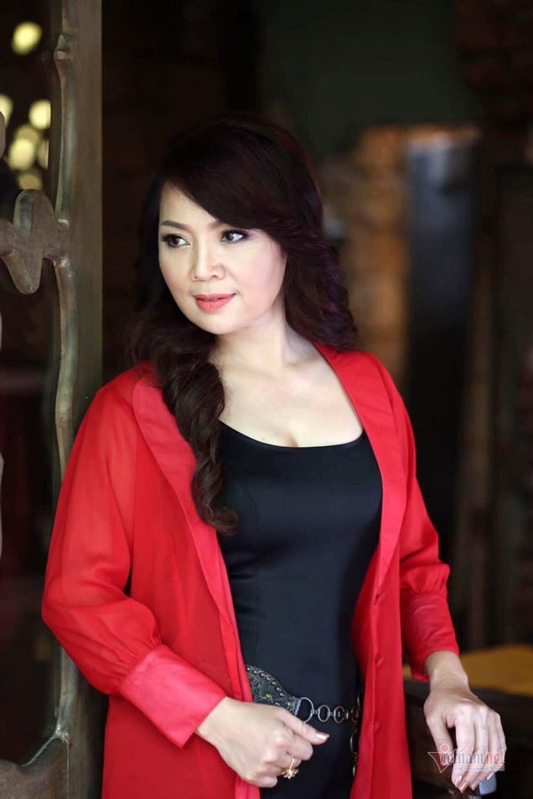 Nhan sắc trẻ mãi không già của NSND Thái Bảo ở tuổi U60 - 13