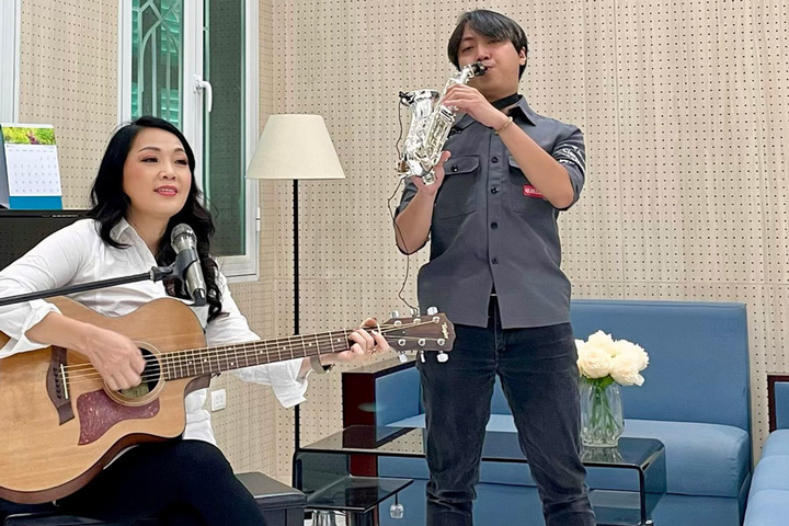 Nhan sắc trẻ mãi không già của NSND Thái Bảo ở tuổi U60 - 16