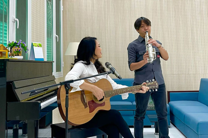 Nhan sắc trẻ mãi không già của NSND Thái Bảo ở tuổi U60 - 15