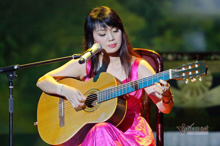 Nhan sắc trẻ mãi không già của NSND Thái Bảo ở tuổi U60 - 9