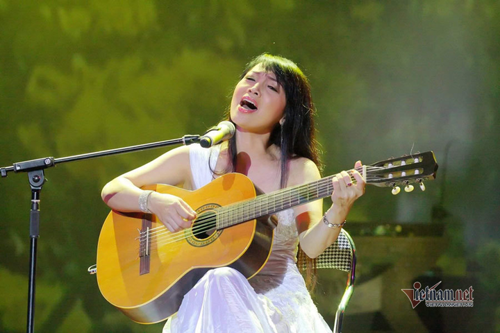 Nhan sắc trẻ mãi không già của NSND Thái Bảo ở tuổi U60 - 8