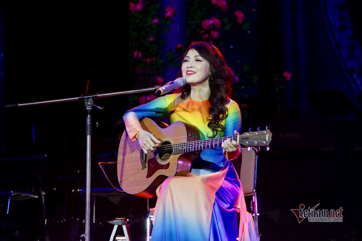 Nhan sắc trẻ mãi không già của NSND Thái Bảo ở tuổi U60 - 7