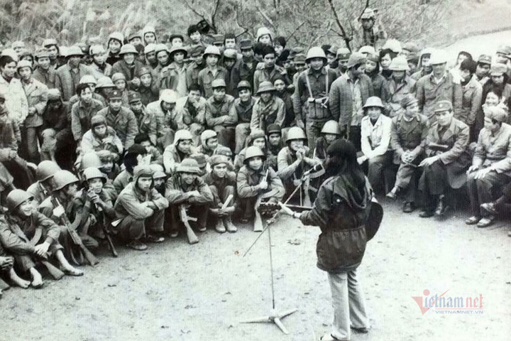 Nhan sắc trẻ mãi không già của NSND Thái Bảo ở tuổi U60 - 3