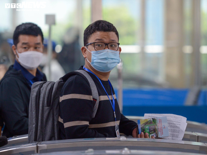 Ảnh: Những vị khách đầu tiên đi tàu Cát Linh - Hà Đông - 10