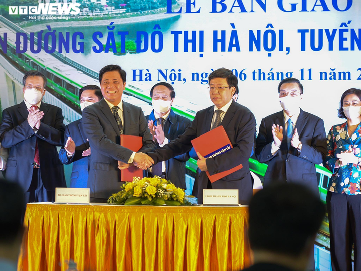 Sáng nay tàu Cát Linh - Hà Đông lăn bánh sau 10 năm xây dựng - 4