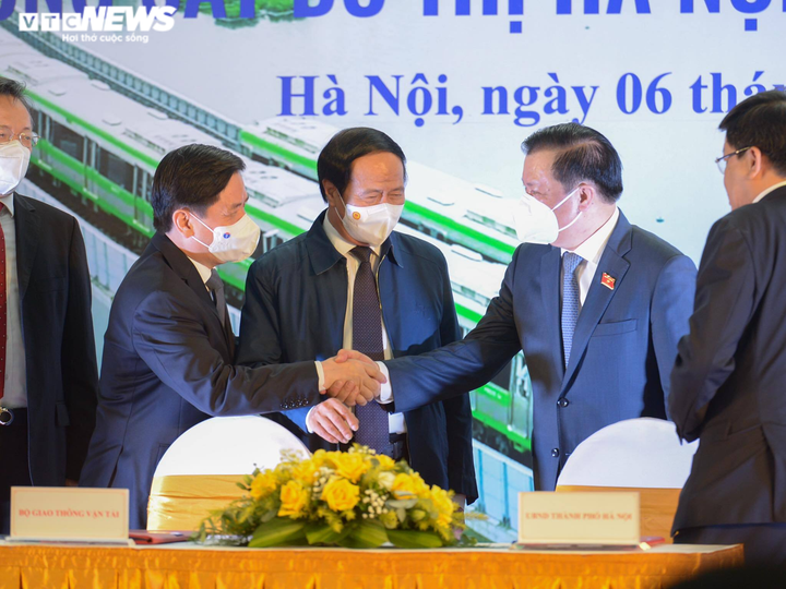 Sáng nay tàu Cát Linh - Hà Đông lăn bánh sau 10 năm xây dựng - 5